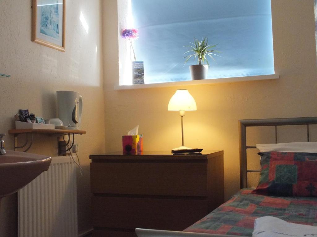 Leonardos Guest House Swansea Bilik gambar