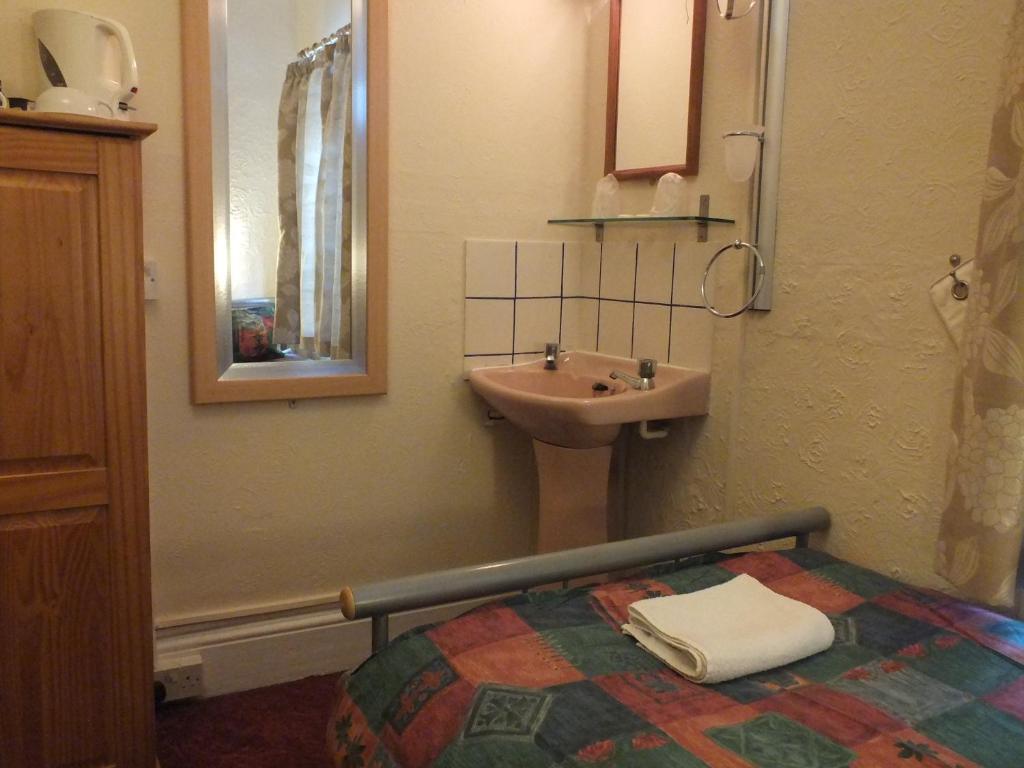 Leonardos Guest House Swansea Bilik gambar